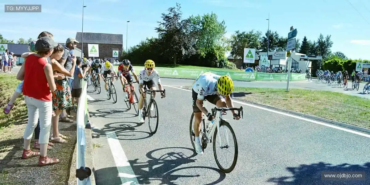 「万人呐喊,千场对决 —— 顶级赛事尽在指尖掌控!⚽立即购票,抢占黄金席位!」